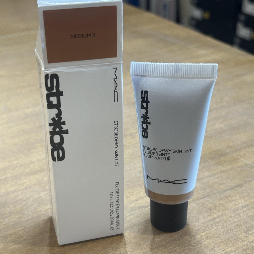 MAC‎ Strobe Dewy Skin Tint Medium 3 1oz 30ml Tinted Moisturizer Dewy Women